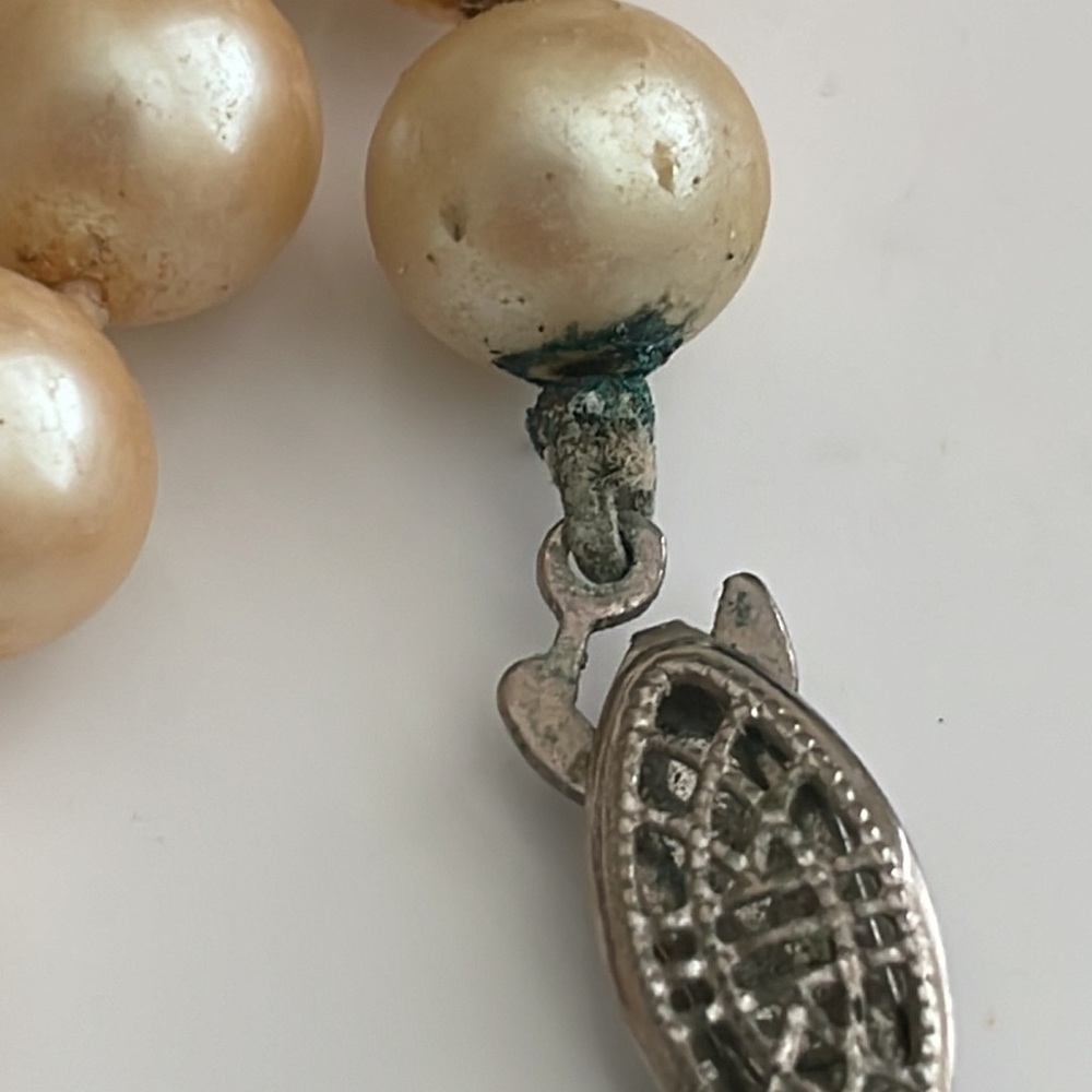 Vintage off white/pink faux pearls hand knotted - Picture 3 of 4